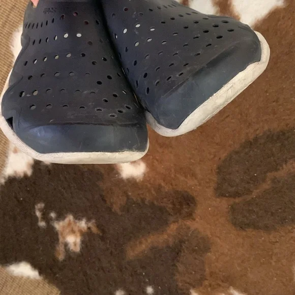 Crocs boys slip on shoes, navy/white, sz 7 (big boys) - Picture 9 of 9